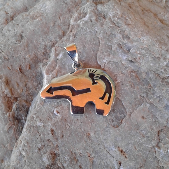 Sterling Silver Bear Fetish with Kokopelli pendant - Picture 7 of 7
